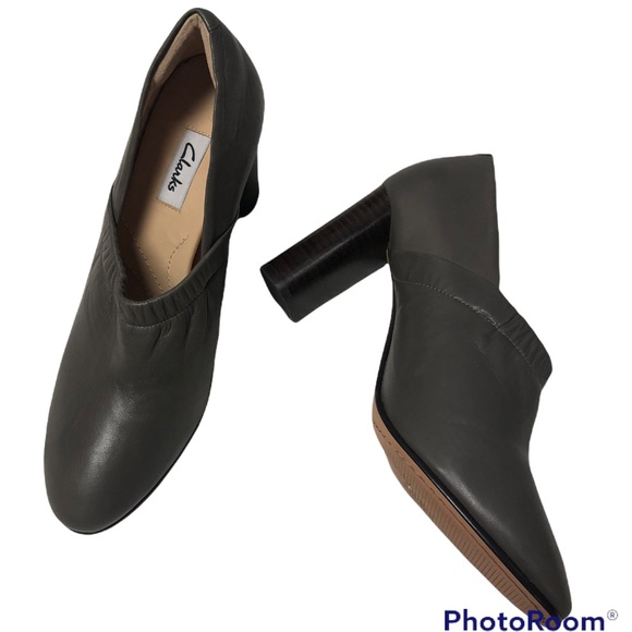 Clarks Shoes - CLARKS GRAY/TAUPE CAREER PUMPS/SHOES